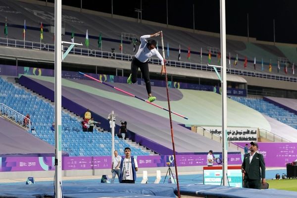 شکار برنز آسیا توسط میرزاطیبی در پرش با نیزه 