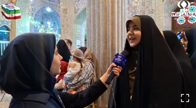 حضور پرشور مردم انقلابی در پای صندوق‌های  اخذ رأی مسجد روح‌اله اصفهان