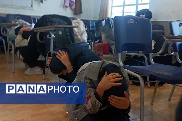 مانور زلزله و ایمنی در مدارس دخترانه ناحیه 3 شیراز