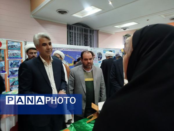 بازدید مدیر آموزش و پرورش کاشمر از  نمایشگاه قرآن و عترت شهرستان 