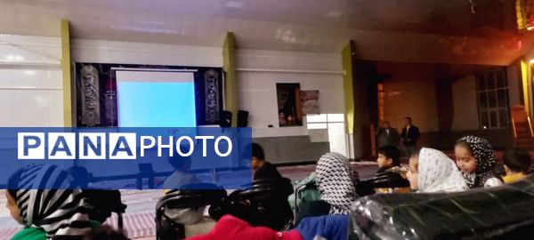 اکران انیمیشن یوز ایرانی رادر حسینیه روستای کاریزک