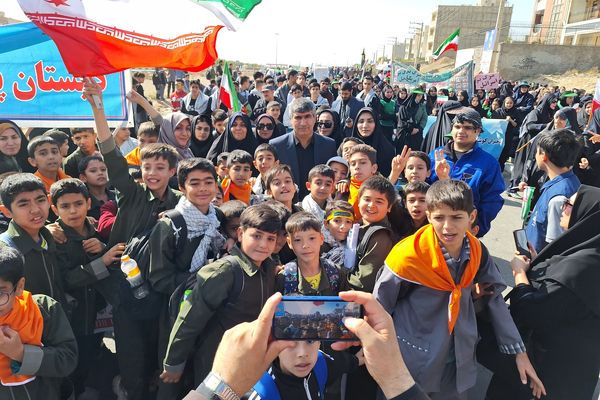 گزارش تصویری از راهپیمایی سیزده آبان در پردیس