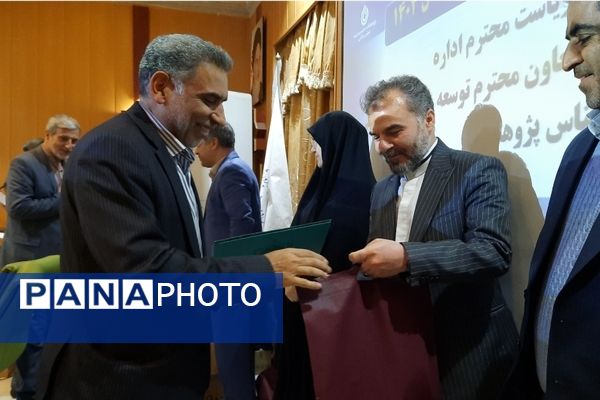 تجلیل از برگزیدگان پژوهشگر خراسانی در مشهد