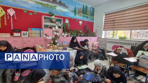 عطر مطالعه در کافه کتاب کلاس پنجم دبستان شاهد بنت‌الحسین تبریز