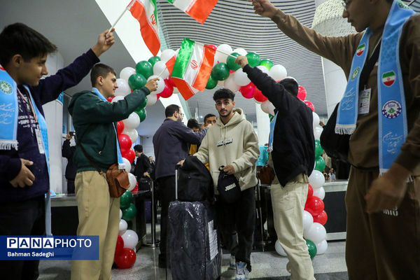 آیین بدرقه دانش‌آموزان و مربیان عمره‌گزار به سرزمین وحی