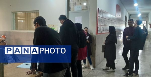 دیدار ماهانه اولیا با دبیران در شهیدستان انقلاب اسلامی ناحیه ۳ کرج