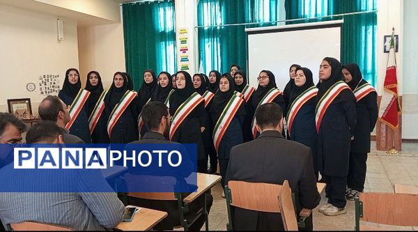 افتتاحیه نمایشگاه پژوهشی و فناورانه دبیران و دانش‌آموزان شهرستان ملارد در دبیرستان فرزانگان استعداد درخشان