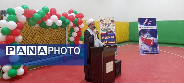 توزیع بسته‌های نوشت افزار ویژه دانش‌آموزان کم برخوردار در باخرز 