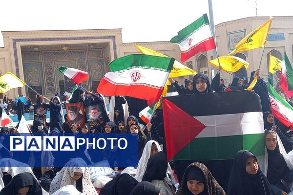 حضور پرشور دختران زینبی در تجمع دانش‌آموزی حمایت از جبهه مقاومت اسلامی