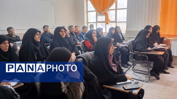 کارگاه آموزشی کمک‌های اولیه سازمان دانش‌آموزی ناحیه 2 کرج 