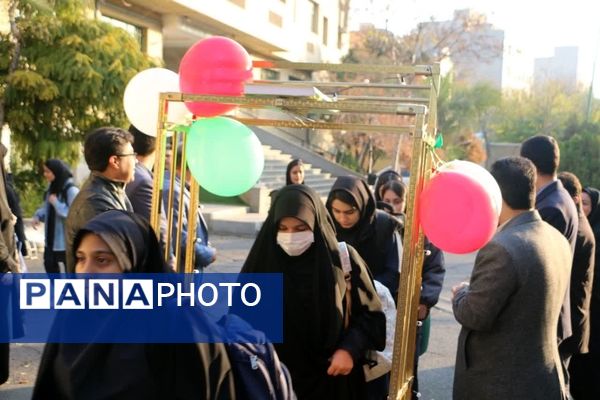 آیین بدرقه دانش‌آموزان دختر ناحیه یک شهرری به اردوی راهیان پیشرفت