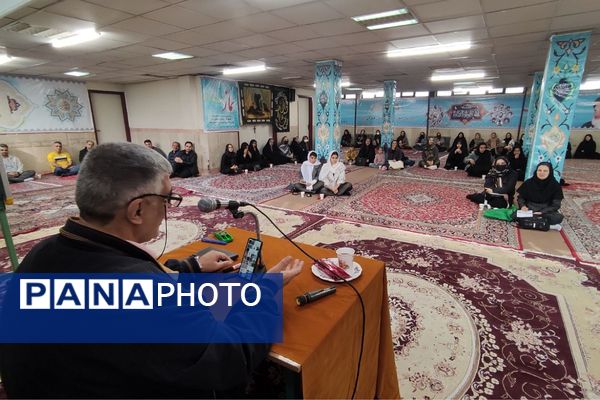 سلسله جلسات گفتمان دینی و مشاوره خانواده در هنرستان موفقیان