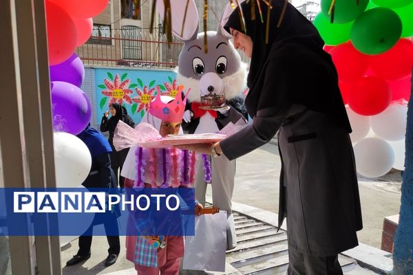 آغاز سال تحصیلی جدید با جشن غنچه‌ها در دبستان شهید باهنر در ملارد