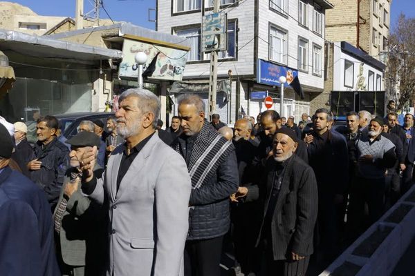 مراسم پیاده روی از مسجد موسی بن جعفر تا امام زاده اسماعیل درشهرستان فیروزکوه