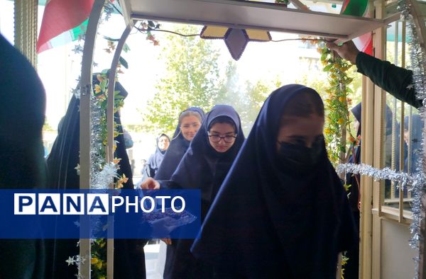 شهدا با مهر رفتند تا مهرمان پر مهر بماند