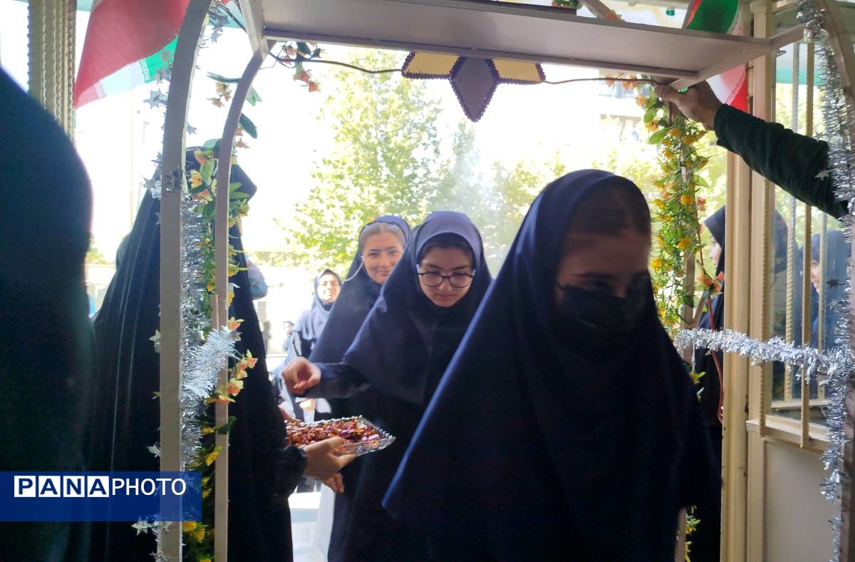 شهدا با مهر رفتند تا مهرمان پر مهر بماند