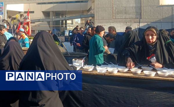 بزرگترین اطعام فاطمی کشور در مراسم استقبال از شهدا
