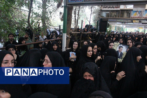 خاکسپاری نوجوان شهید «محمدحسین خاکی» در گلزار شهدای قم