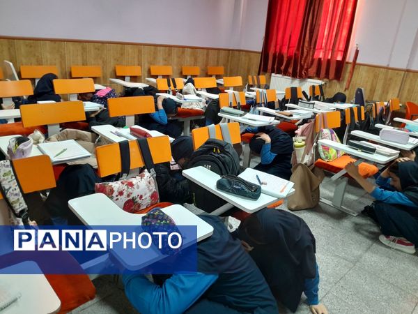  مانور زلزله در مدرسه مصلی نژاد حضرت زهرا(س)