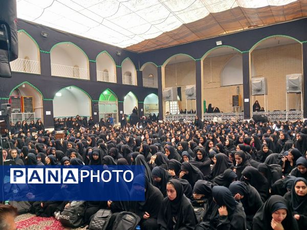 حضور دانش‌آموزان دبیرستان دخترانه شهید درعلی فراشاه در اجتماع «دختران فاطمی» شهرستان تفت 