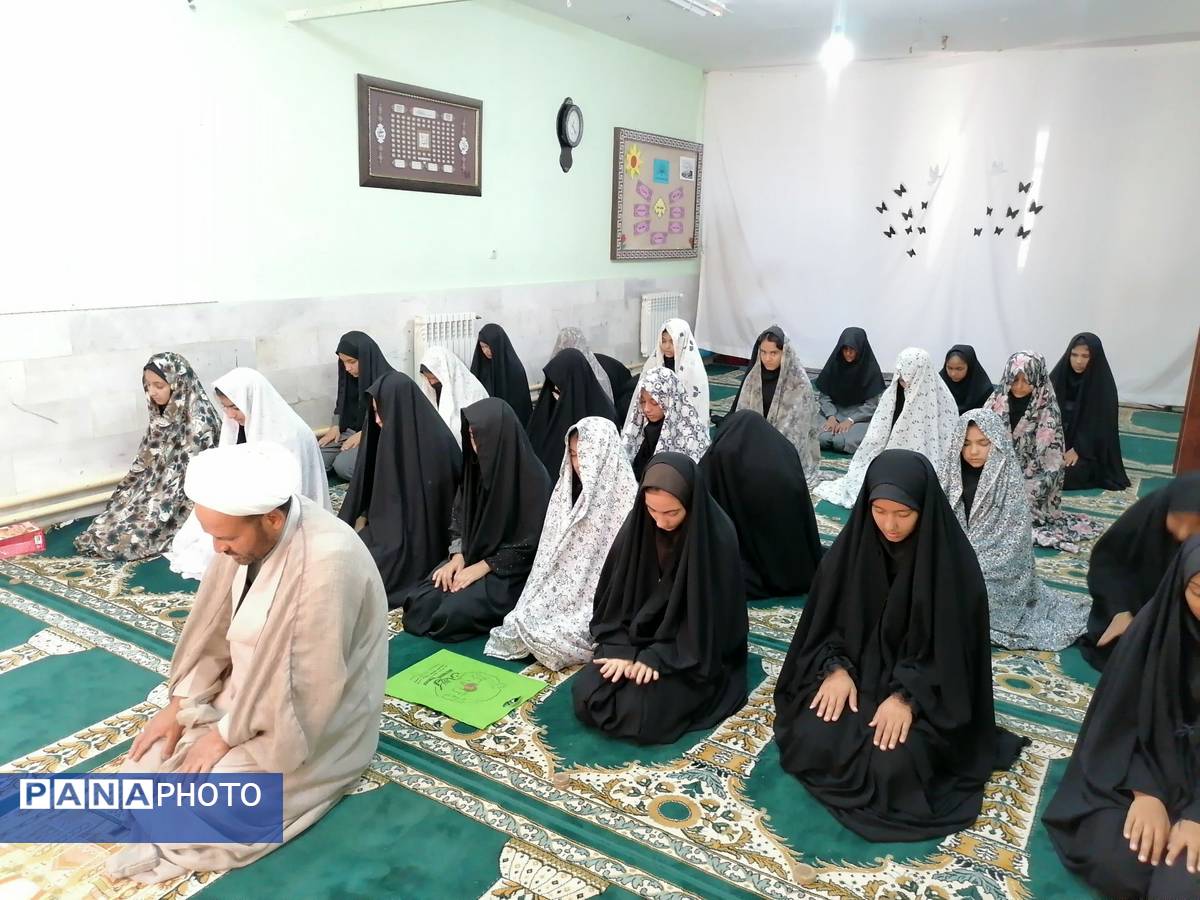 نمازجماعت دردبیرستان حاج مهدی روحانی ارغا