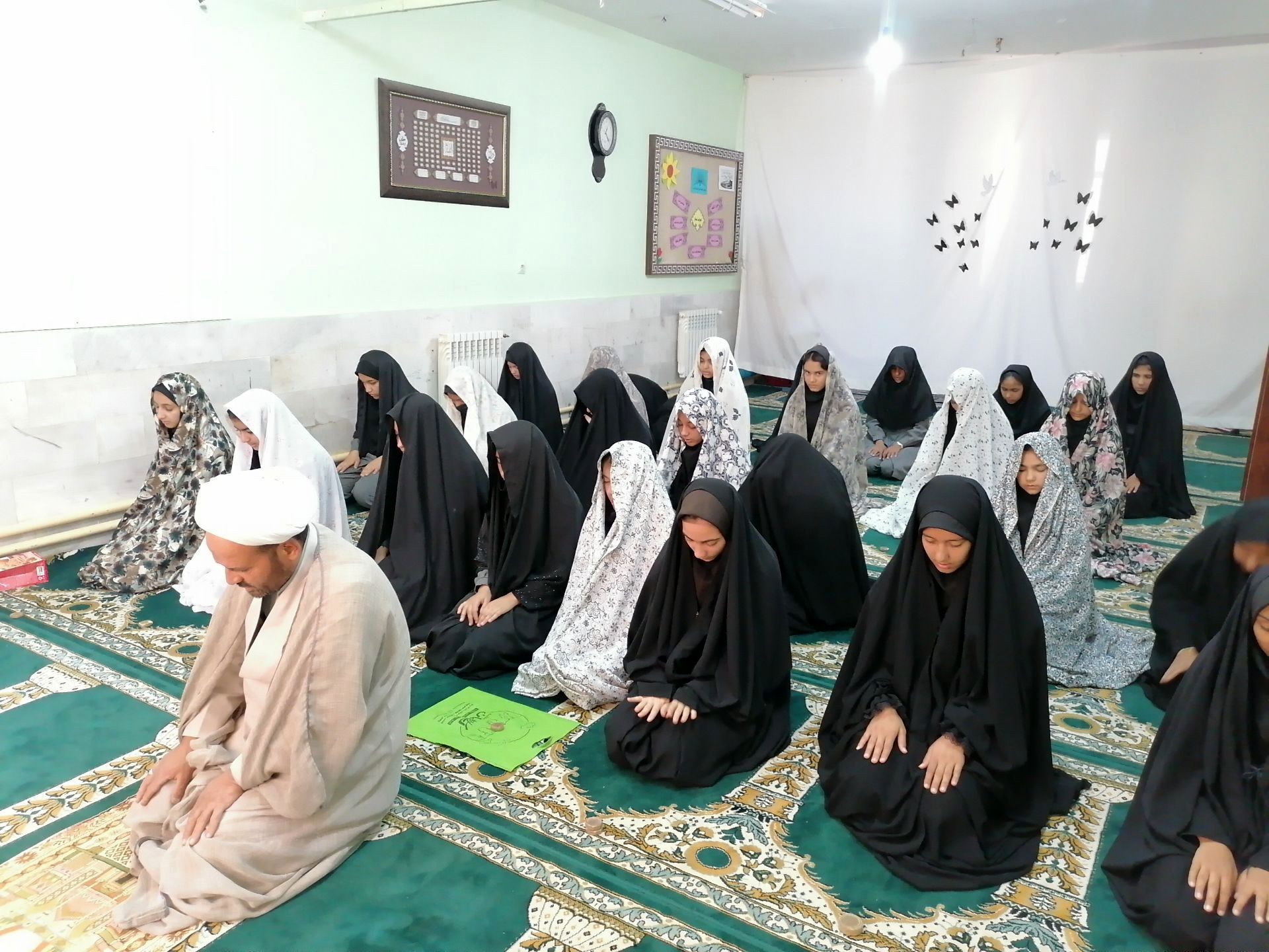 نمازجماعت دردبیرستان حاج مهدی روحانی ارغا