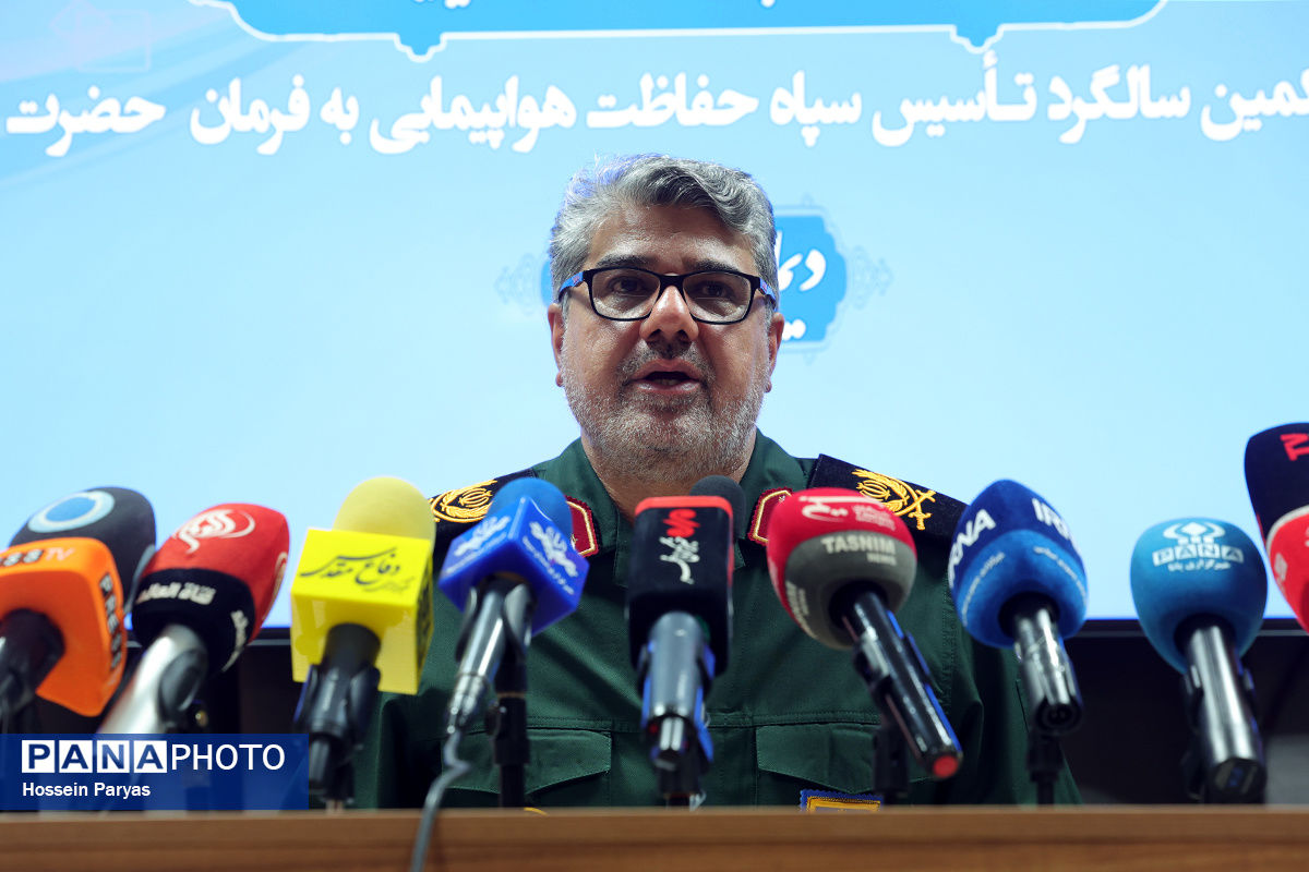 نشست خبری سردار سرتیپ دوم پاسدار هادی ملانوری، فرمانده سپاه حفاظت هواپیمایی