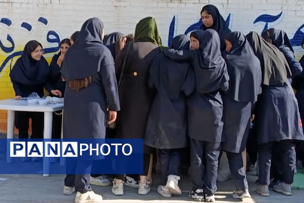 بازارچه غذا و صنایع دستی دانش آموزان دبیرستان صدیقه کبری 