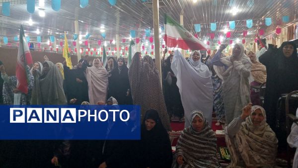 تجمع نمازگزاران نماز جمعه قشم در روز خشم و نصر