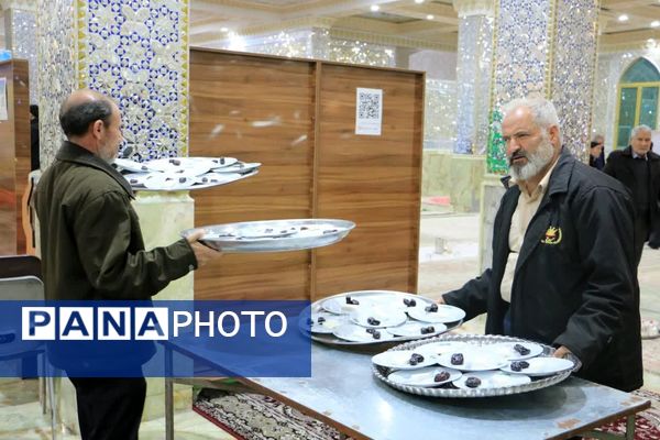 اقامه نماز جماعت مغرب و عشاء همراه با سفره افطاری ساده در حرم مطهر بی‌بی سکینه خاتون (سلام‌الله‌علیها)  ملارد در ایام ماه مبارک رمضان