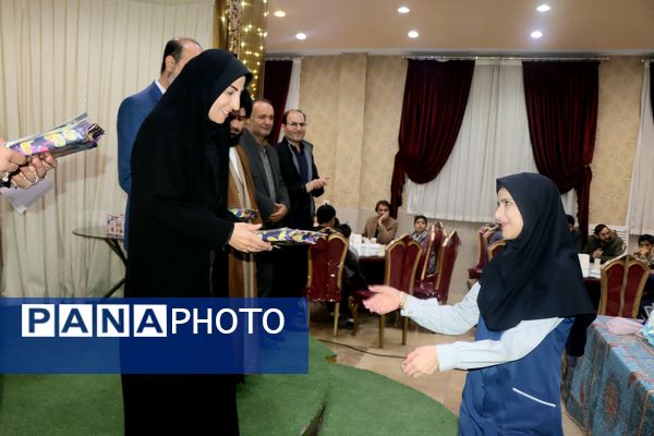 جشن فارغ‌التحصیلی دانش‌آموزان دختر بروجنی