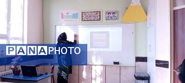 دومین جلسه هدایت تحصیلی پایه نهم در دبیرستان مادرمهربان خلیل آباد