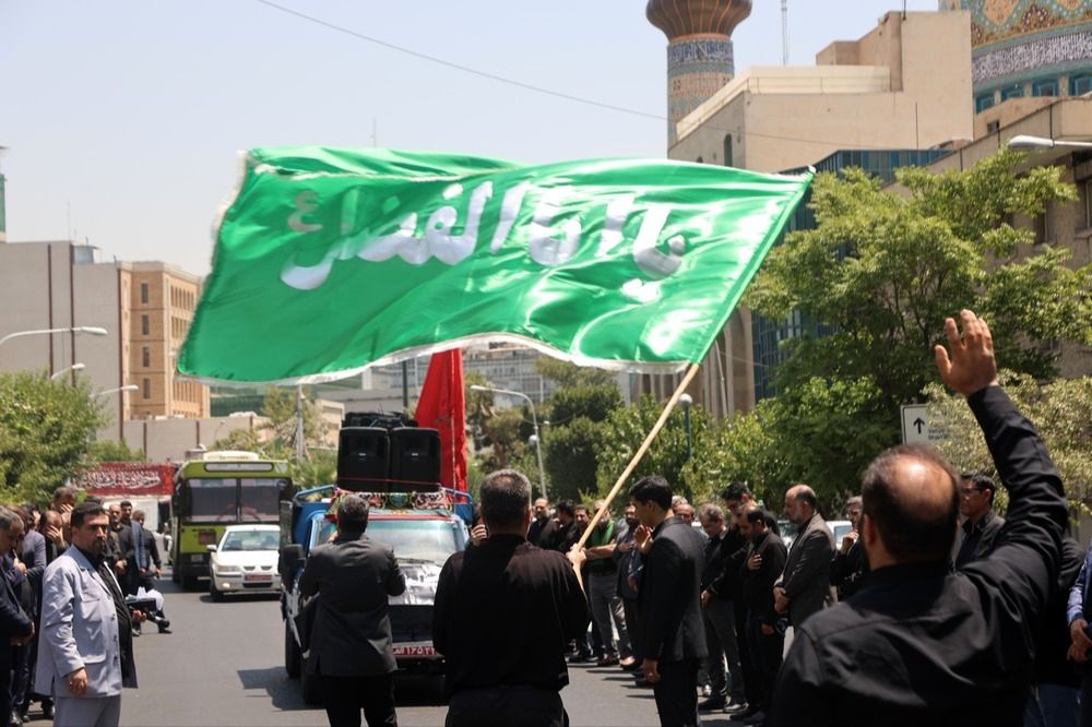 حرکت دسته عزاداری اداره‌کل آموزش و پرورش شهر تهران با حضور مدیران و جمعی از کارکنان 