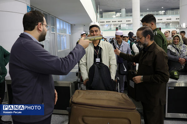 آیین بدرقه دانش‌آموزان و مربیان عمره‌گزار به سرزمین وحی