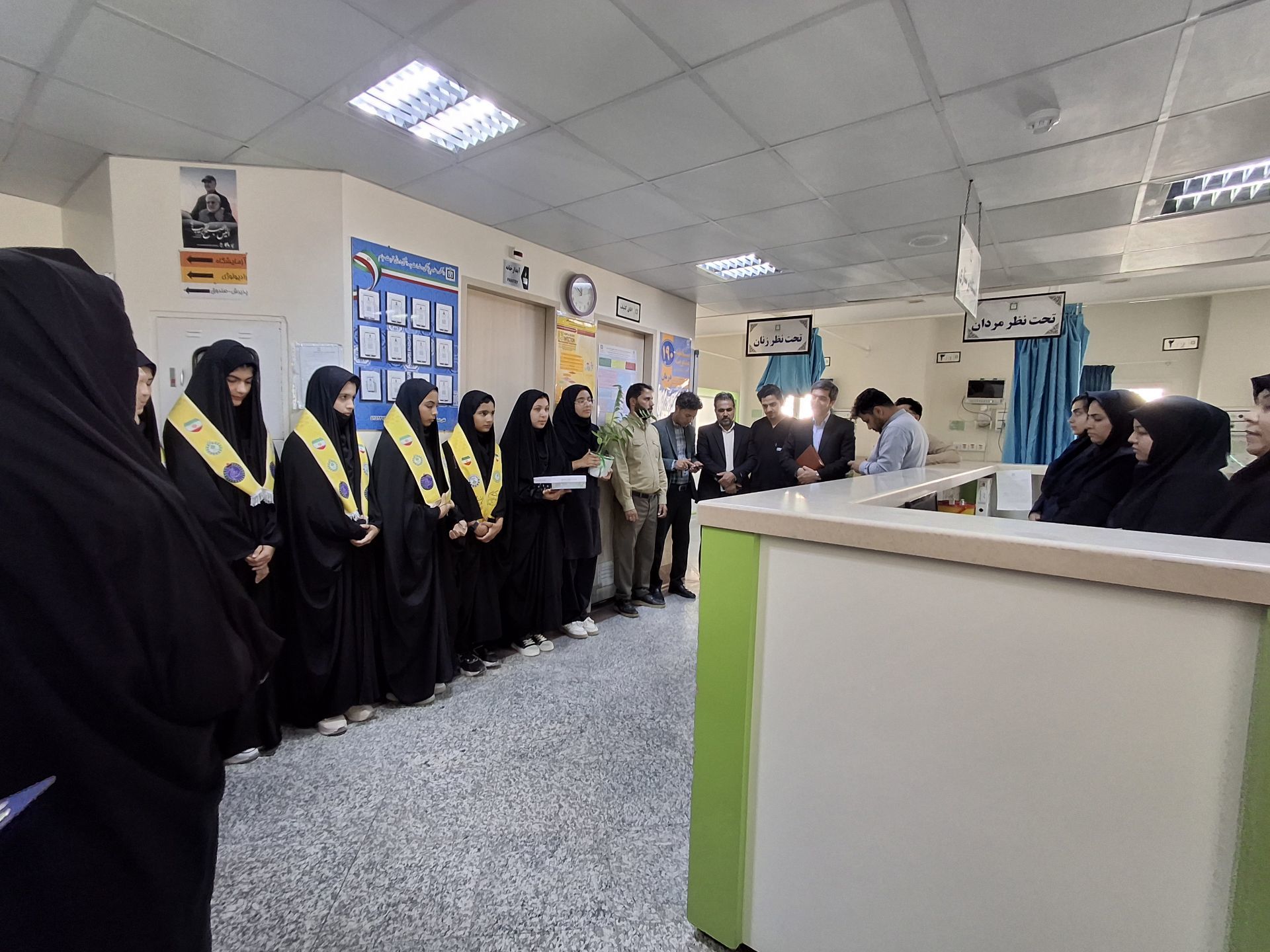 تبریک دانش‌آموزان پیشتاز صالح آباد به پرستاران