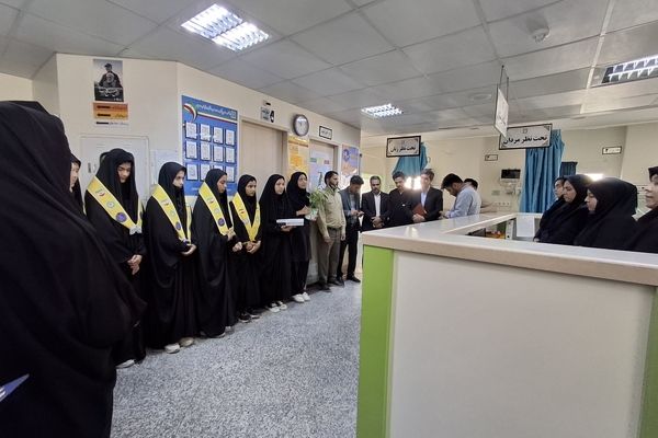 تبریک دانش‌آموزان پیشتاز صالح آباد به پرستاران