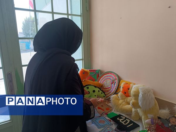 برگزاری نمایشگاه دست‌سازه‌های دانش‌آموزان و نمایشگاه کتاب در دبیرستان دخترانه نور اردبیل