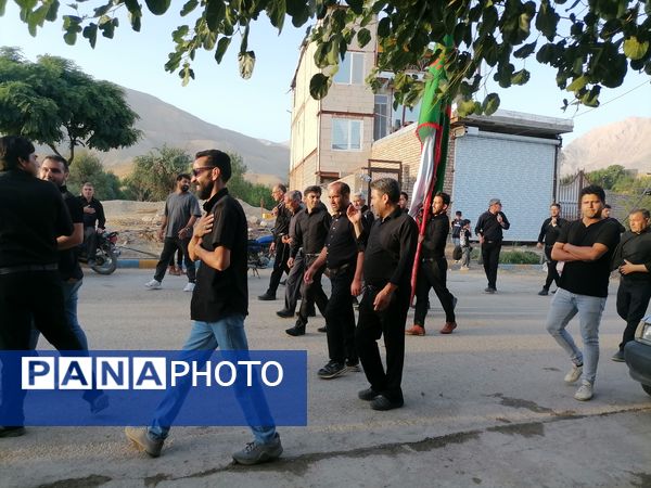 آیین زنجیر زنی و عزاداری روز تاسوعای حسینی