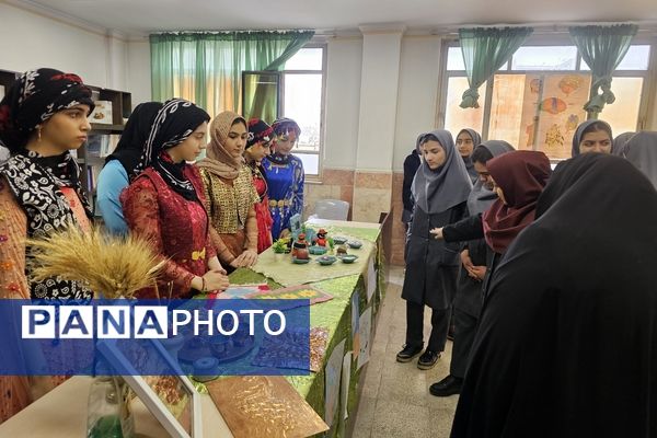 برپایی نمایشگاه علمی- پژوهشی و فرهنگی-هنری توسط دانش آموزان رشته علوم تجربی 