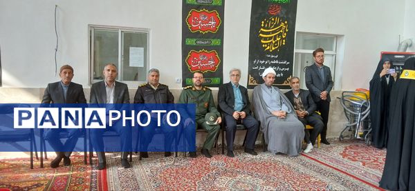 برگزاری محفل انس با قرآن کریم با حضور دانش آموزان دختر شهرستان رشتخوار