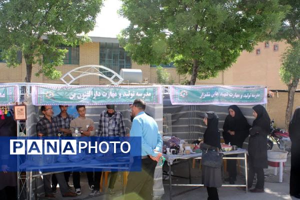  آیین افتتاحیه‌ غرفه و نمایشگاه‌ها‌ی مدارس تولید و مهارت استانی