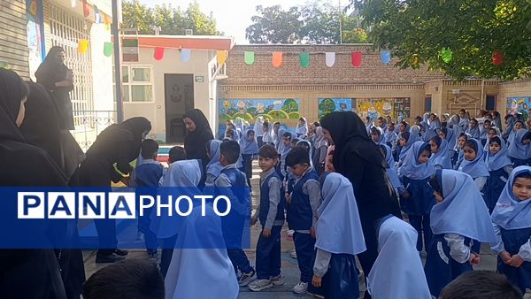 زنگ آغاز مهر در دبستان دخترانه مهر و ماه آشخانه 