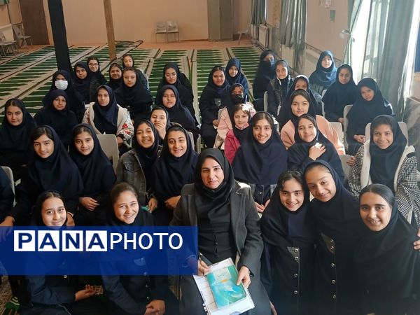 خلاقیت در تدریس درس دینی در دبیرستان دخترانه انیس خوش قدم 