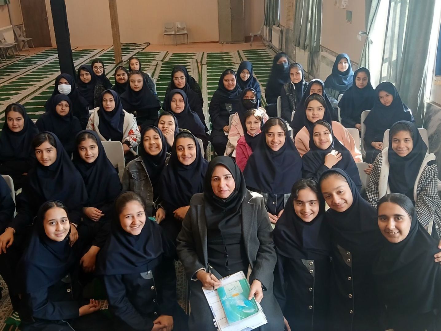 خلاقیت در تدریس درس دینی در دبیرستان دخترانه انیس خوش قدم 