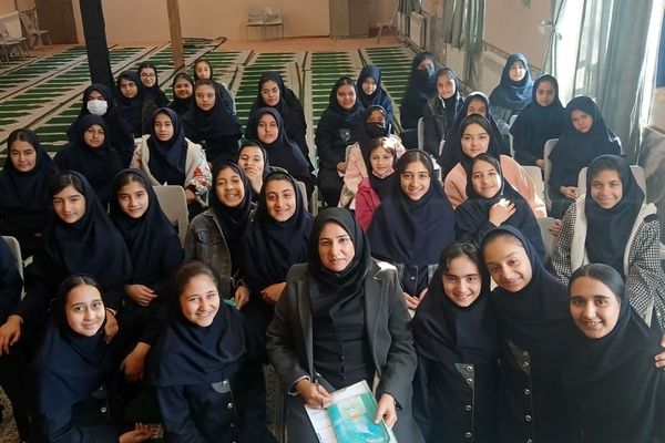 خلاقیت در تدریس درس دینی در دبیرستان دخترانه انیس خوش قدم 