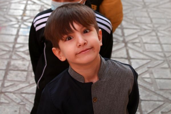 صبحگاه پرشور پاییزی در مدرسه نور ایمان بهارستان‌دو