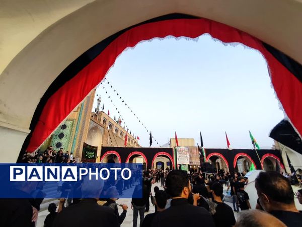 عزاداری زائران و مجاوران حرم مطهر اردهال در شب تاسوعای حسینی