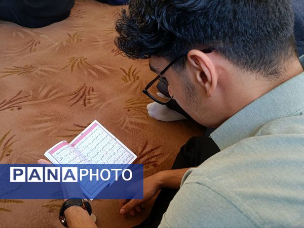 زمزمه‌های عاشورایی دانش‌آموزان در نمازخانه هنرستان شیخ‌الرئیس