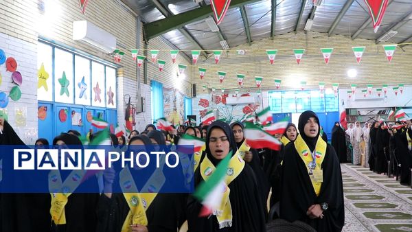 همایش یاوران انقلاب دانش‌آموزان مدارس عشایری شهرستان‌ جیرفت 