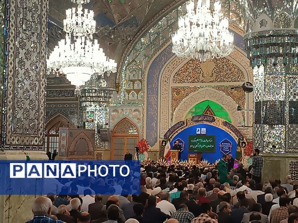 زیارت دسته جمعی معلمان در حریم قدس رضوی 